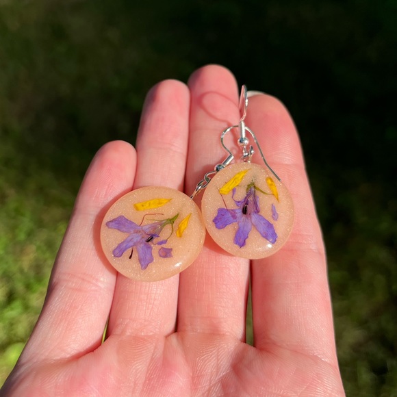 Handmade Real Dried Flower UV Resin Earrings - Picture 3 of 16